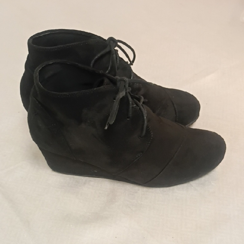 Charles Albert Black Lace-Up Wedge Ankle Boots - Picture 2 of 4